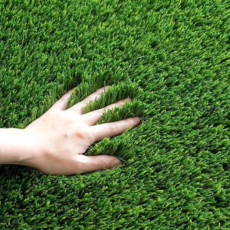 عشب صناعي لملاعب كرة القدم بالرياض