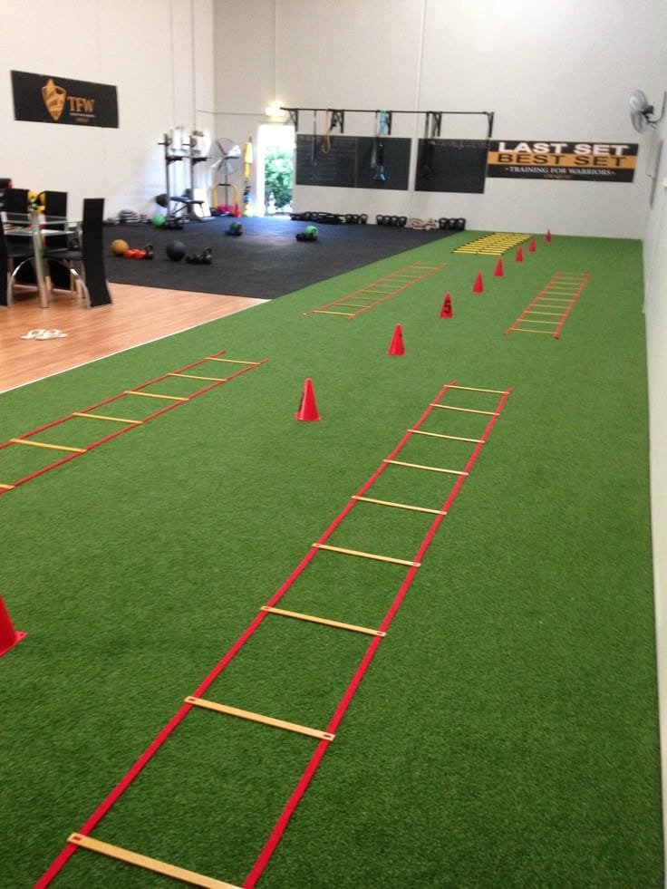 تنفيذ ملاعب طائرة بالرياض